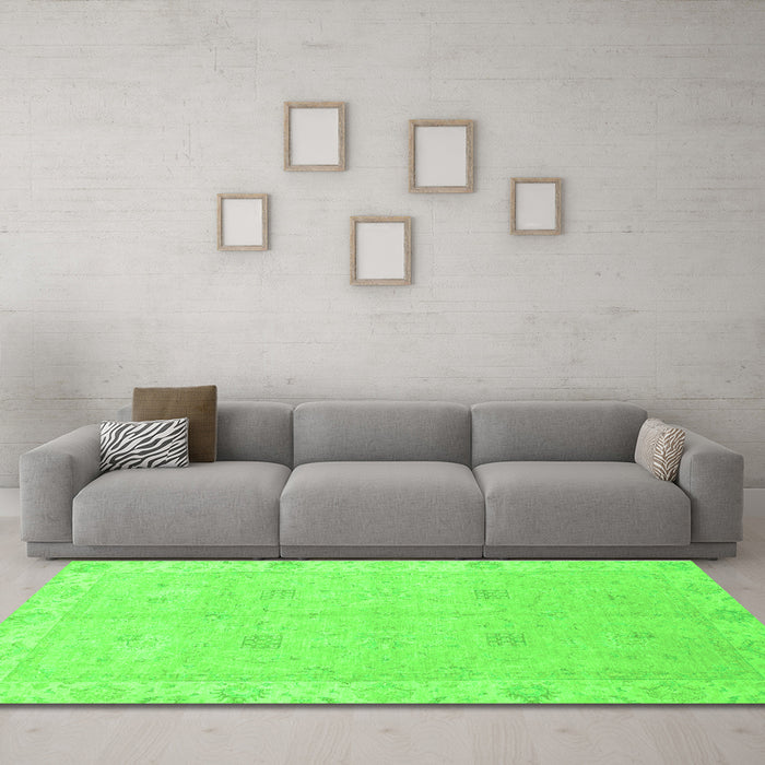 Machine Washable Oriental Green Traditional Area Rugs in a Living Room,, wshabs2699grn