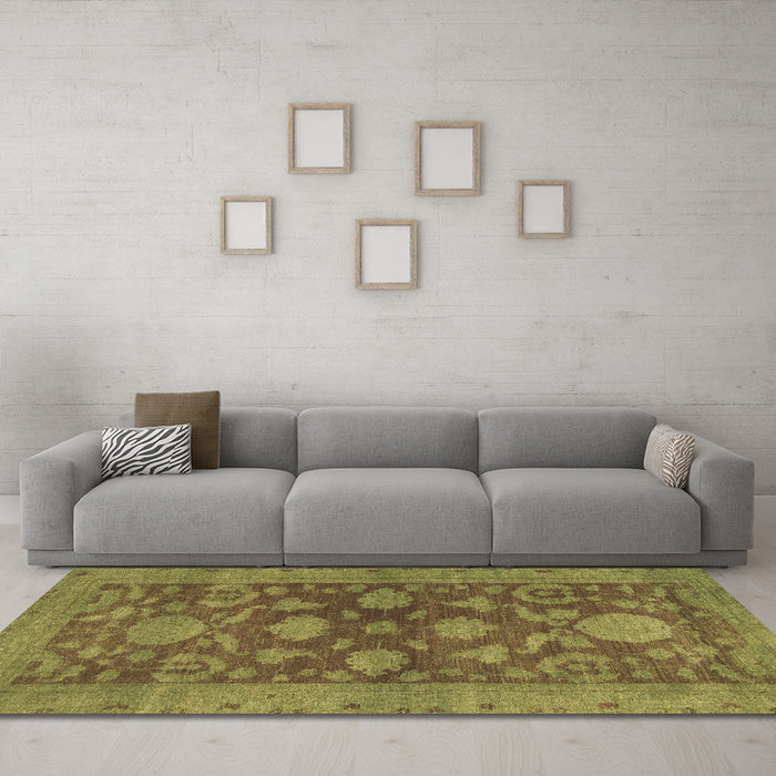 Machine Washable Abstract Brown Modern Rug in a Living Room,, wshabs2706brn