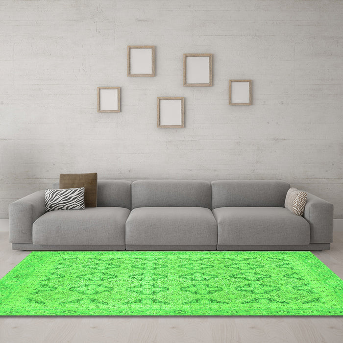 Machine Washable Oriental Green Traditional Area Rugs in a Living Room,, wshabs2708grn