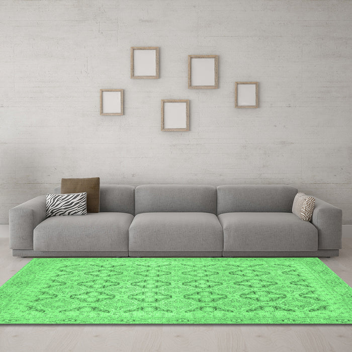 Machine Washable Oriental Emerald Green Traditional Area Rugs in a Living Room,, wshabs2708emgrn