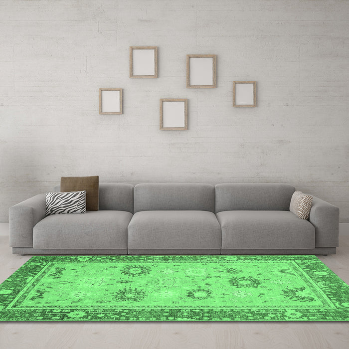 Machine Washable Oriental Emerald Green Traditional Area Rugs in a Living Room,, wshabs2711emgrn
