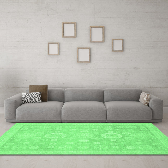 Machine Washable Oriental Emerald Green Modern Area Rugs in a Living Room,, wshabs2721emgrn