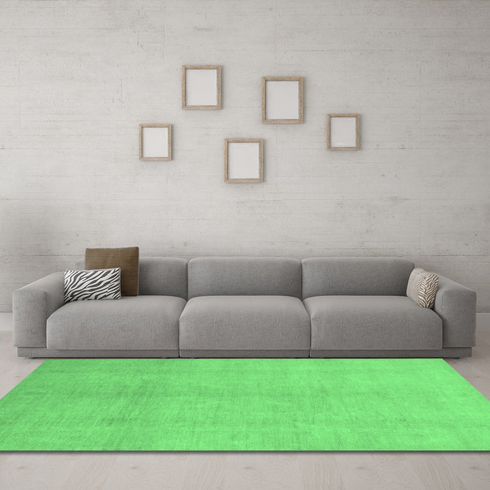Machine Washable Oriental Emerald Green Modern Area Rugs in a Living Room,, wshabs2723emgrn