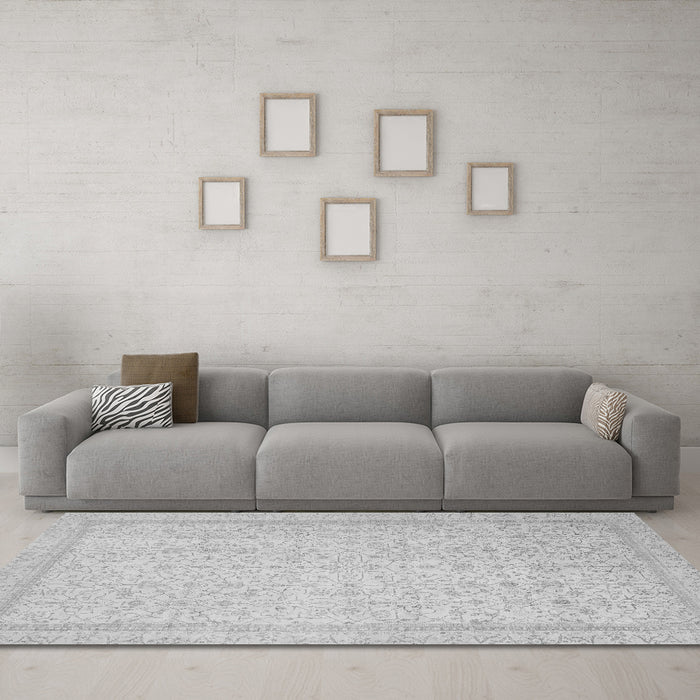 Machine Washable Oriental Gray Traditional Rug in a Living Room,, wshabs2728gry