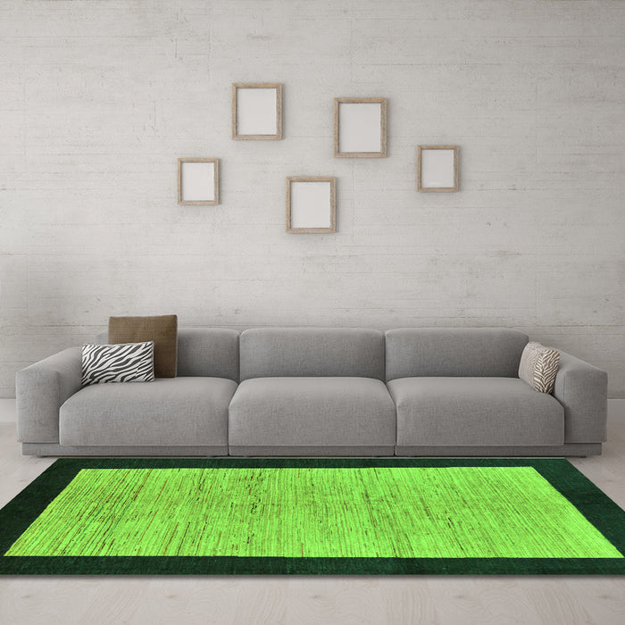 Machine Washable Oriental Green Modern Area Rugs in a Living Room,, wshabs272grn