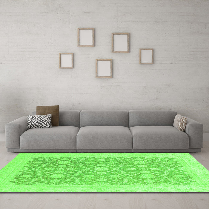 Machine Washable Oriental Green Traditional Area Rugs in a Living Room,, wshabs2736grn
