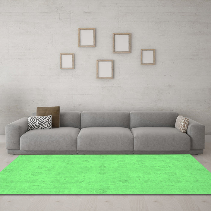 Machine Washable Abstract Emerald Green Modern Area Rugs in a Living Room,, wshabs2748emgrn