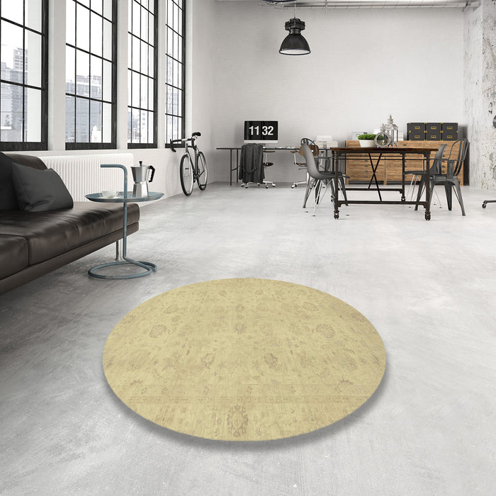 Round Machine Washable Abstract Yellow Rug in a Office, wshabs2748