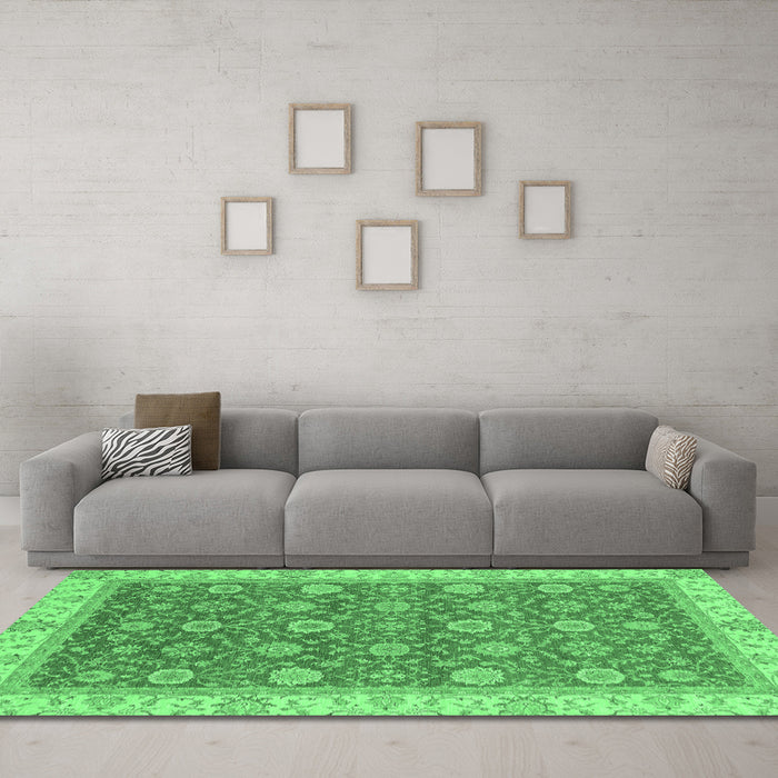Machine Washable Oriental Emerald Green Traditional Area Rugs in a Living Room,, wshabs2759emgrn