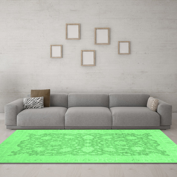 Machine Washable Oriental Emerald Green Traditional Area Rugs in a Living Room,, wshabs2762emgrn