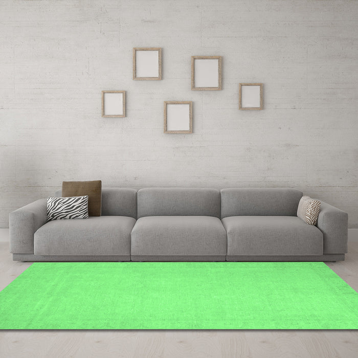 Machine Washable Abstract Emerald Green Modern Area Rugs in a Living Room,, wshabs2767emgrn