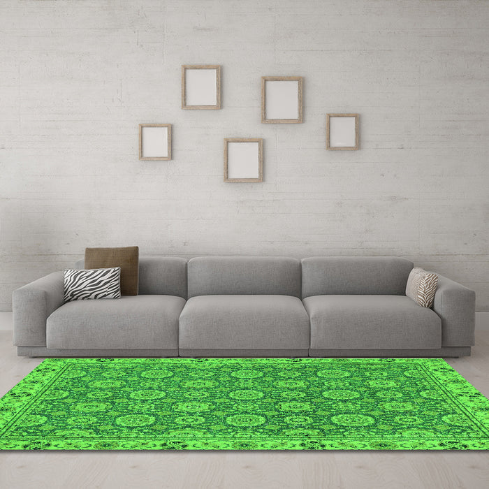 Machine Washable Oriental Green Traditional Area Rugs in a Living Room,, wshabs2770grn