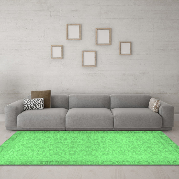 Machine Washable Oriental Emerald Green Traditional Area Rugs in a Living Room,, wshabs2771emgrn