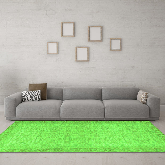 Machine Washable Oriental Green Traditional Area Rugs in a Living Room,, wshabs2771grn