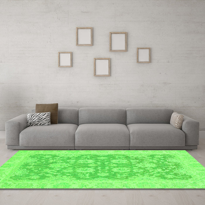 Machine Washable Oriental Green Traditional Area Rugs in a Living Room,, wshabs2774grn