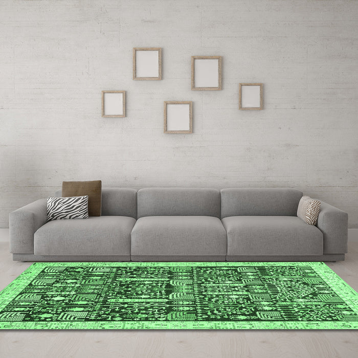 Machine Washable Oriental Emerald Green Traditional Area Rugs in a Living Room,, wshabs2779emgrn
