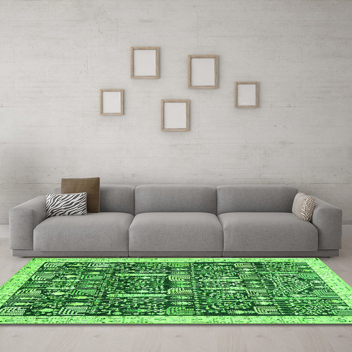 Machine Washable Oriental Green Traditional Area Rugs in a Living Room,, wshabs2779grn