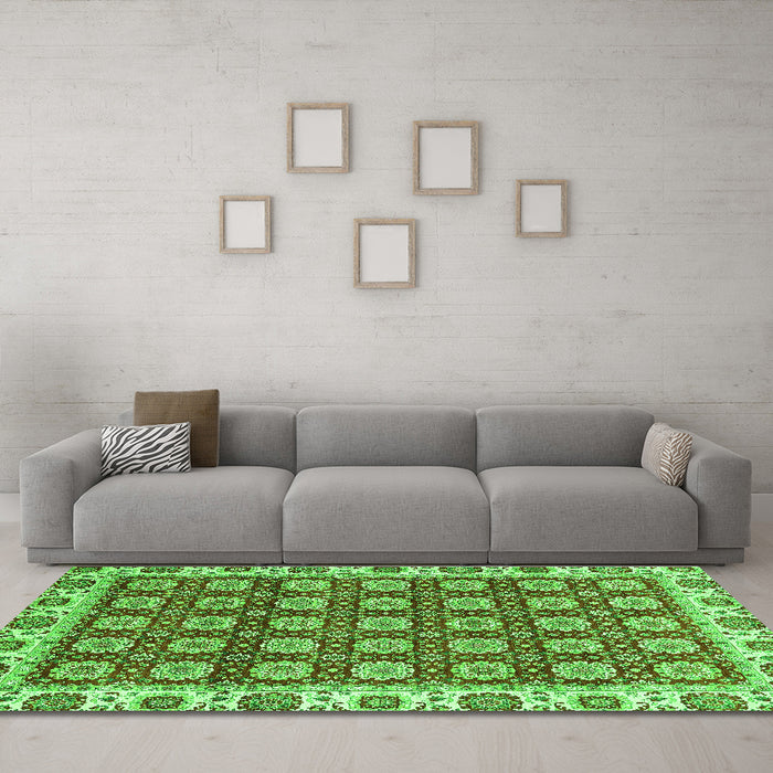 Machine Washable Oriental Green Traditional Area Rugs in a Living Room,, wshabs2783grn