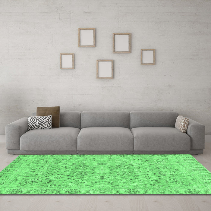 Machine Washable Oriental Emerald Green Traditional Area Rugs in a Living Room,, wshabs2784emgrn