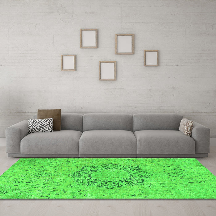Machine Washable Abstract Green Modern Area Rugs in a Living Room,, wshabs2785grn