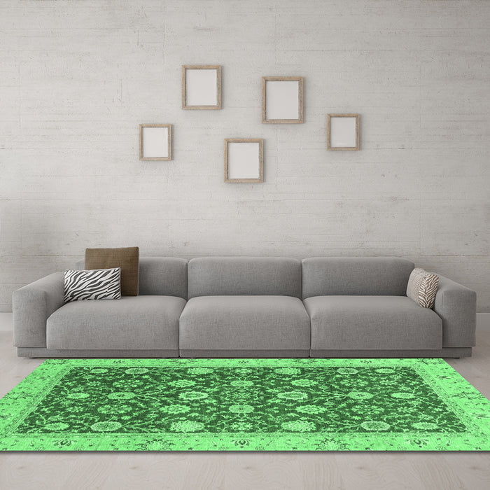 Machine Washable Oriental Emerald Green Traditional Area Rugs in a Living Room,, wshabs2787emgrn