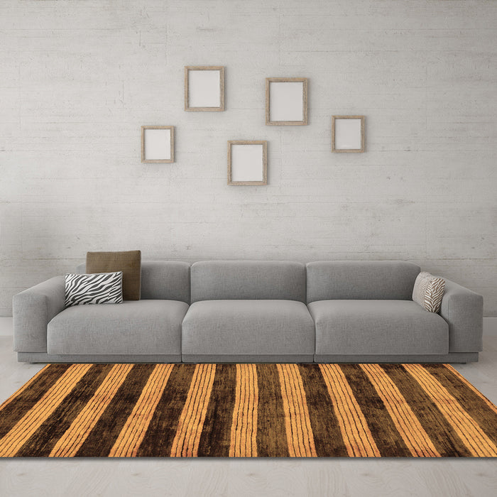 Machine Washable Oriental Brown Modern Rug in a Living Room,, wshabs278brn