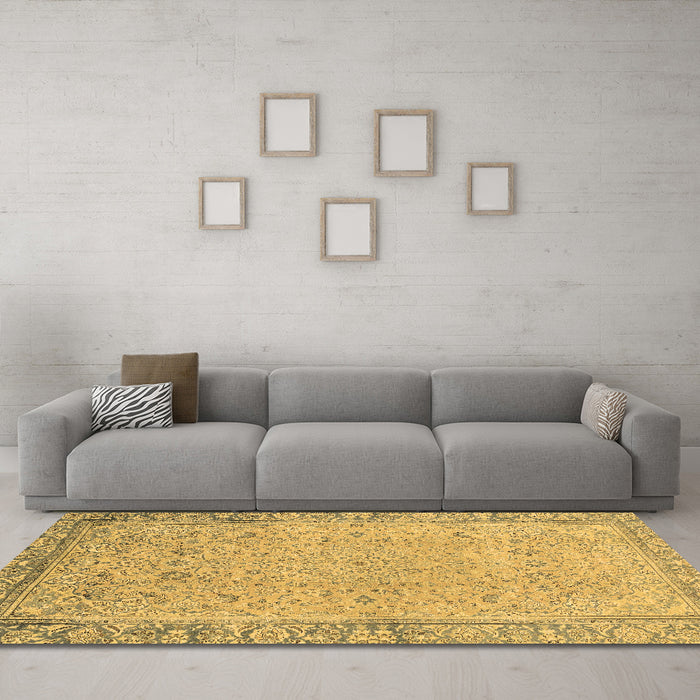 Machine Washable Abstract Brown Modern Rug in a Living Room,, wshabs2797brn
