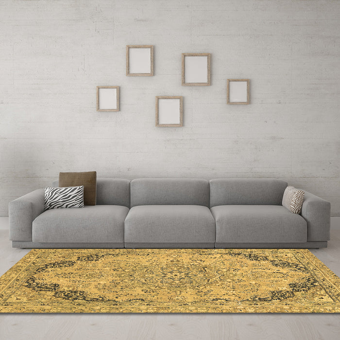 Machine Washable Abstract Brown Modern Rug in a Living Room,, wshabs2798brn