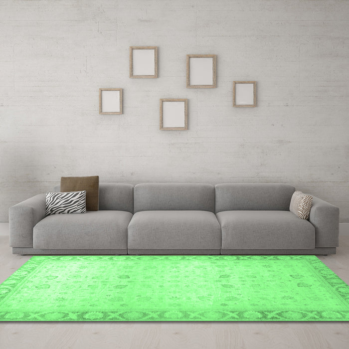 Machine Washable Oriental Emerald Green Traditional Area Rugs in a Living Room,, wshabs27emgrn