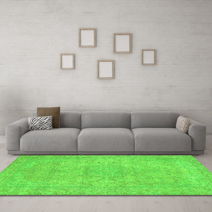 Machine Washable Abstract Green Modern Area Rugs in a Living Room,, wshabs2810grn