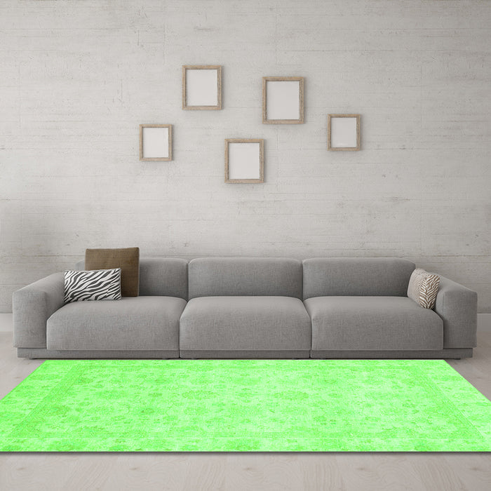 Machine Washable Abstract Green Modern Area Rugs in a Living Room,, wshabs2817grn