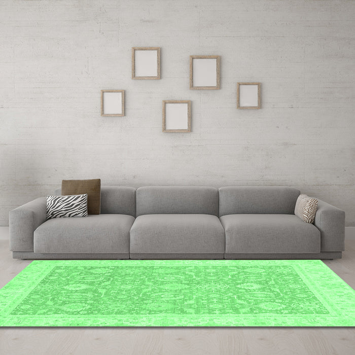 Machine Washable Oriental Emerald Green Traditional Area Rugs in a Living Room,, wshabs2818emgrn