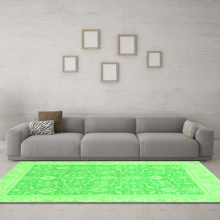 Machine Washable Oriental Green Traditional Area Rugs in a Living Room,, wshabs2818grn