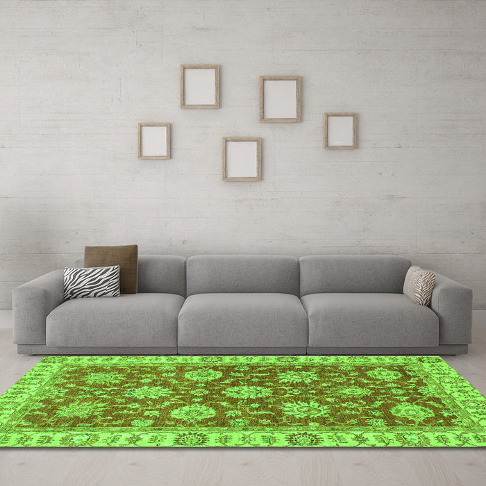 Machine Washable Oriental Green Traditional Area Rugs in a Living Room,, wshabs2821grn