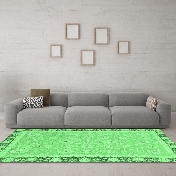 Machine Washable Oriental Emerald Green Traditional Area Rugs in a Living Room,, wshabs2824emgrn