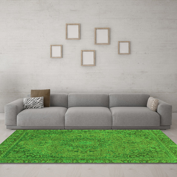 Machine Washable Abstract Green Modern Area Rugs in a Living Room,, wshabs2833grn