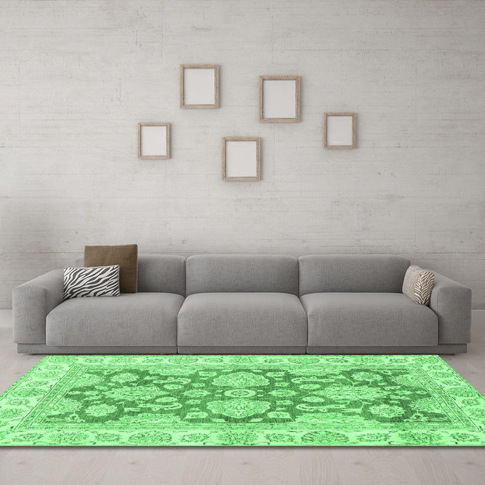 Machine Washable Oriental Emerald Green Traditional Area Rugs in a Living Room,, wshabs2838emgrn