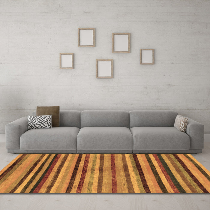Machine Washable Oriental Brown Modern Rug in a Living Room,, wshabs283brn