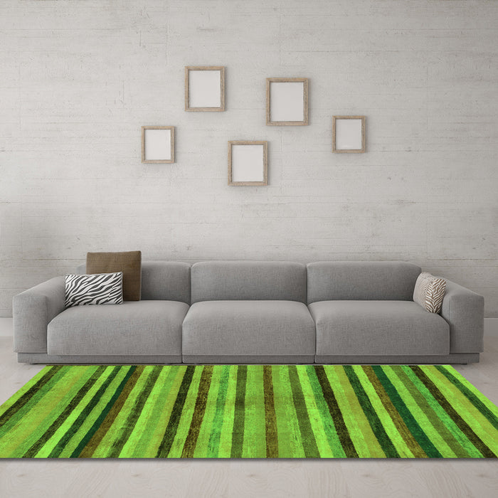 Machine Washable Oriental Green Modern Area Rugs in a Living Room,, wshabs283grn