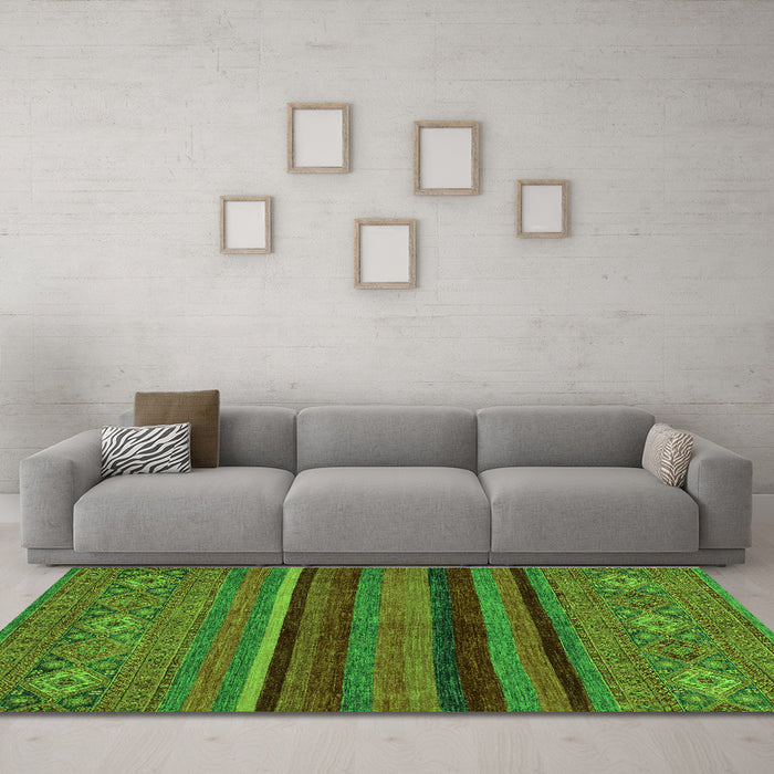 Machine Washable Abstract Green Modern Area Rugs in a Living Room,, wshabs2861grn