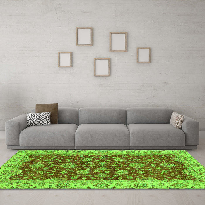 Machine Washable Oriental Green Traditional Area Rugs in a Living Room,, wshabs2864grn