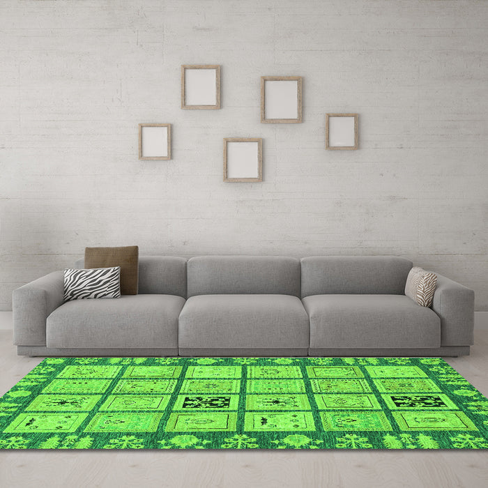 Machine Washable Abstract Green Modern Area Rugs in a Living Room,, wshabs2866grn