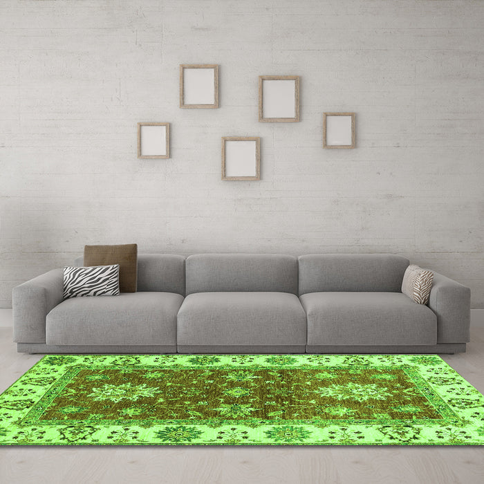 Machine Washable Oriental Green Traditional Area Rugs in a Living Room,, wshabs2867grn