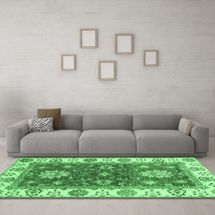 Machine Washable Oriental Emerald Green Traditional Area Rugs in a Living Room,, wshabs2867emgrn