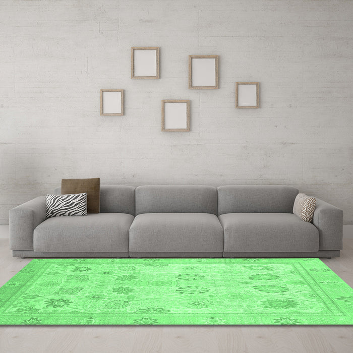 Machine Washable Oriental Emerald Green Traditional Area Rugs in a Living Room,, wshabs2869emgrn