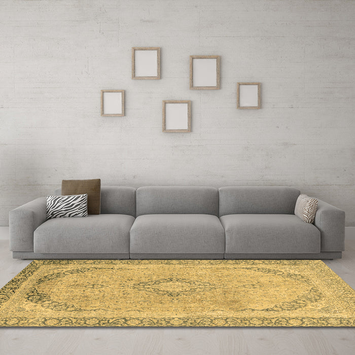 Machine Washable Abstract Brown Modern Rug in a Living Room,, wshabs2870brn