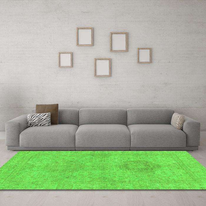Machine Washable Abstract Green Modern Area Rugs in a Living Room,, wshabs2876grn