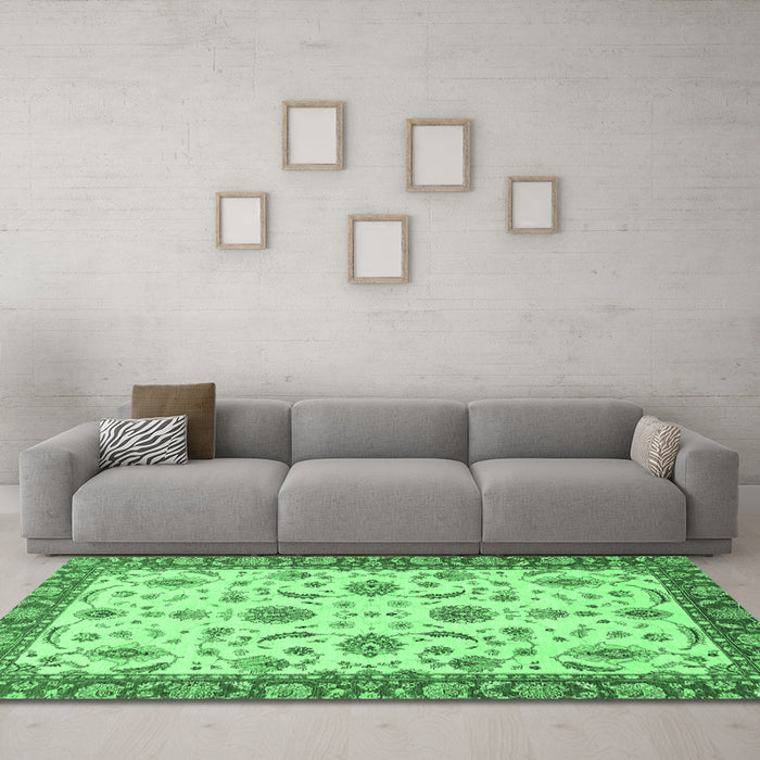 Machine Washable Oriental Emerald Green Traditional Area Rugs in a Living Room,, wshabs2893emgrn