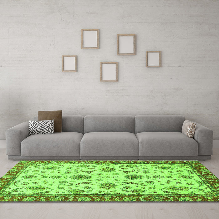 Machine Washable Oriental Green Traditional Area Rugs in a Living Room,, wshabs2893grn