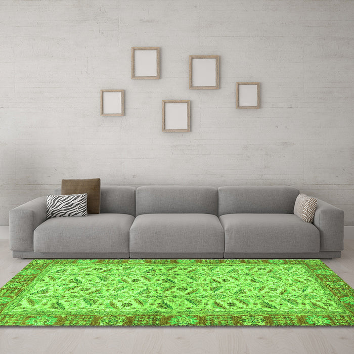 Machine Washable Oriental Green Traditional Area Rugs in a Living Room,, wshabs2895grn
